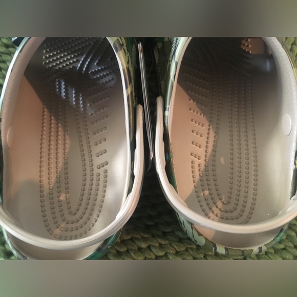 Luke Combs X Crocs - Picture 7 of 9